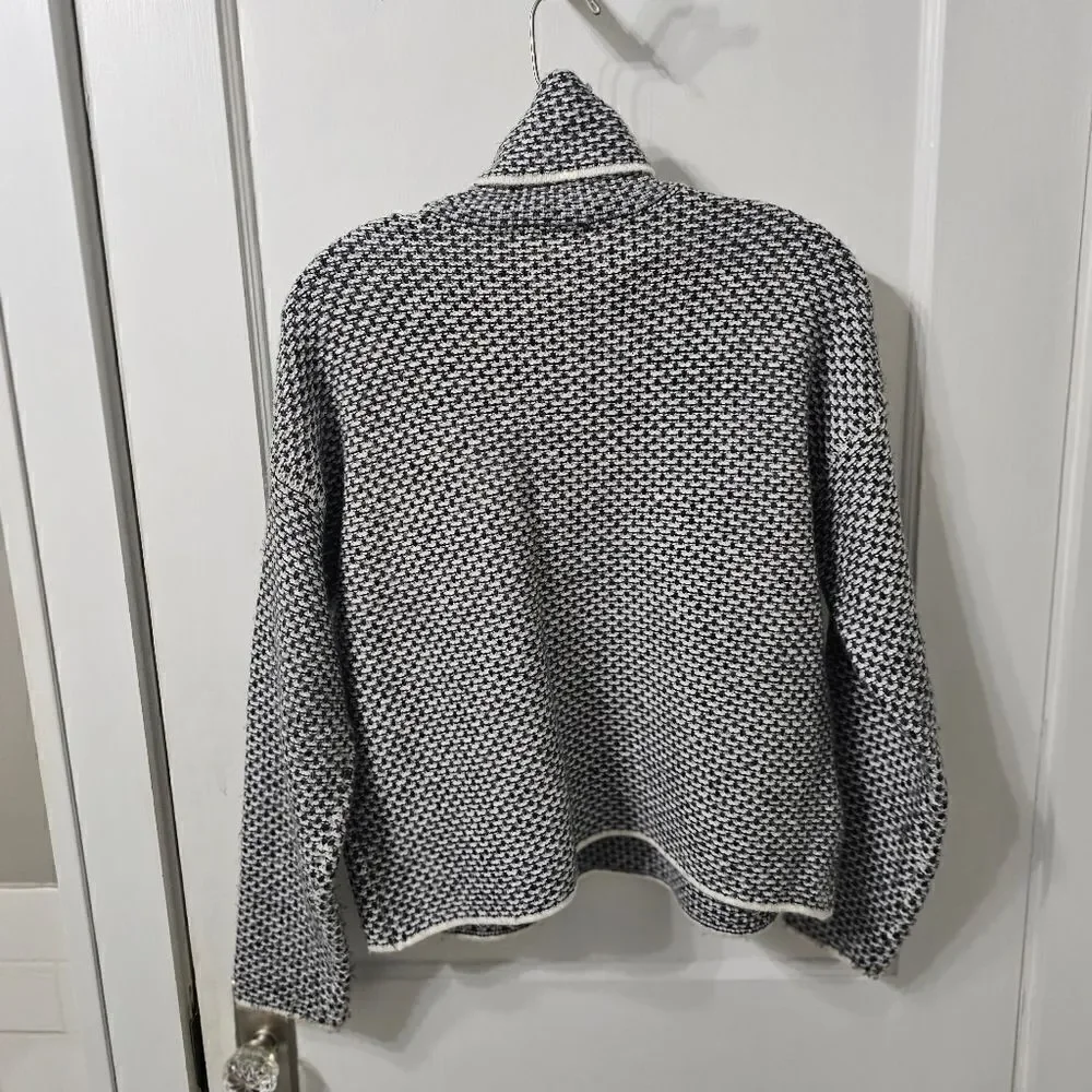 Christian Siriano New York Turtleneck Sweater sz small, in excellent condition